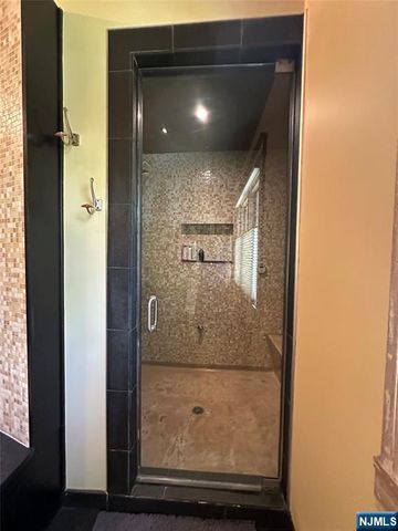 127 Howard Terrace, Leonia, NJ 07605