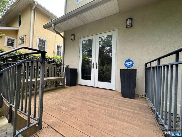 127 Howard Terrace, Leonia, NJ 07605