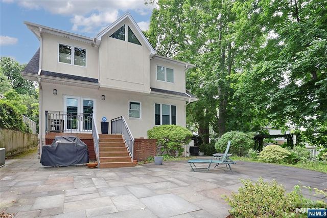 127 Howard Terrace, Leonia, NJ 07605
