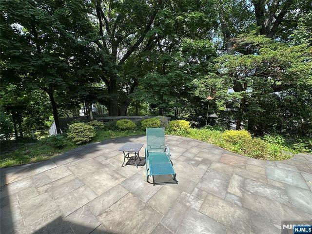 127 Howard Terrace, Leonia, NJ 07605