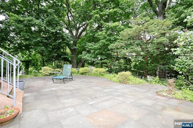 127 Howard Terrace, Leonia, NJ 07605