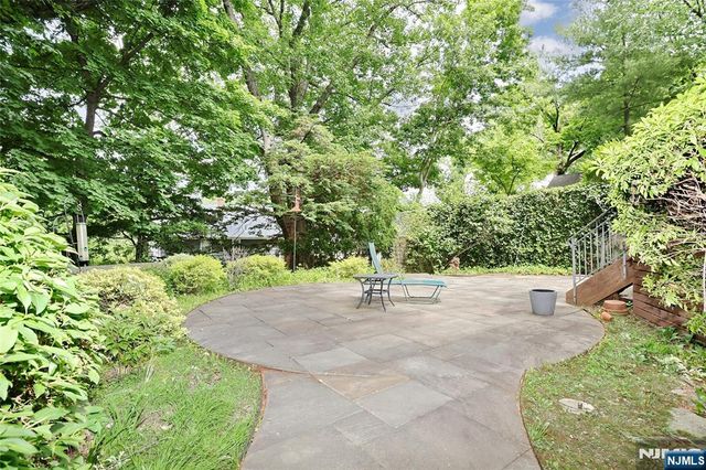 127 Howard Terrace, Leonia, NJ 07605