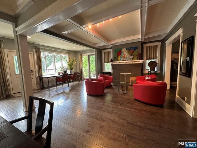 127 Howard Terrace, Leonia, NJ 07605