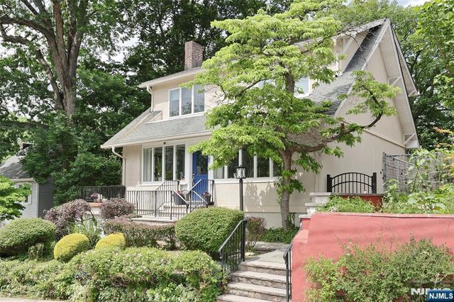 127 Howard Terrace, Leonia, NJ 07605