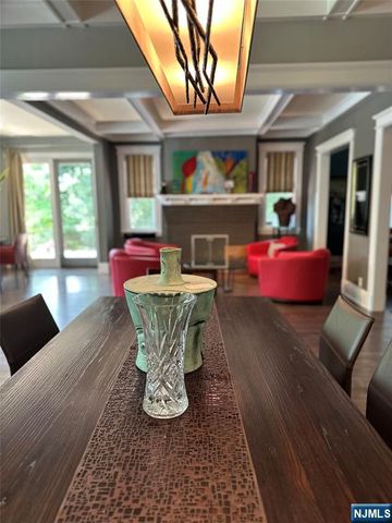 127 Howard Terrace, Leonia, NJ 07605