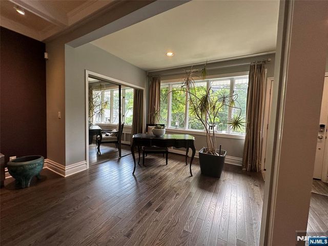 127 Howard Terrace, Leonia, NJ 07605