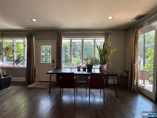 127 Howard Terrace, Leonia, NJ 07605