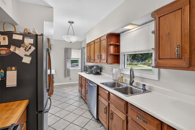 3724 Fleur Drive, Des Moines, IA 50321