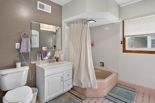3724 Fleur Drive, Des Moines, IA 50321