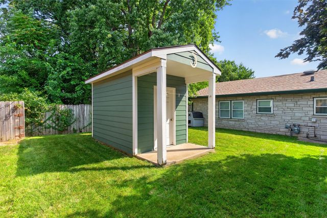 3724 Fleur Drive, Des Moines, IA 50321