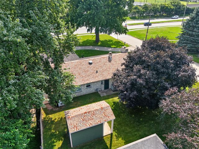 3724 Fleur Drive, Des Moines, IA 50321
