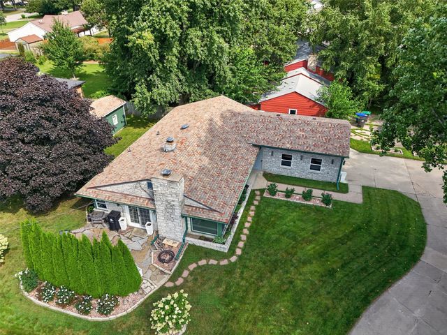 3724 Fleur Drive, Des Moines, IA 50321