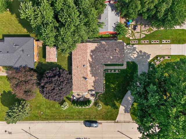 3724 Fleur Drive, Des Moines, IA 50321
