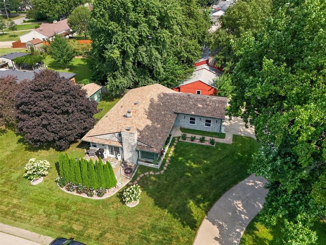 3724 Fleur Drive, Des Moines, IA 50321