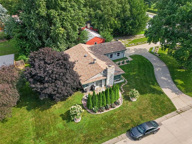 3724 Fleur Drive, Des Moines, IA 50321