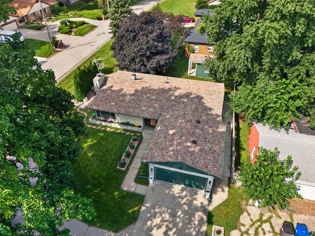 3724 Fleur Drive, Des Moines, IA 50321
