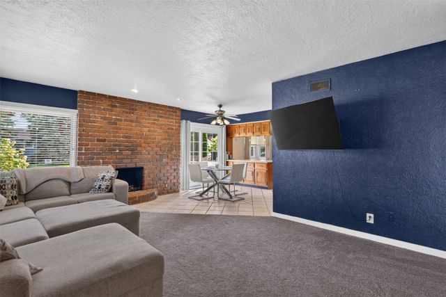 3724 Fleur Drive, Des Moines, IA 50321