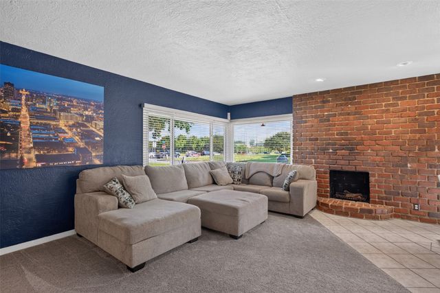 3724 Fleur Drive, Des Moines, IA 50321
