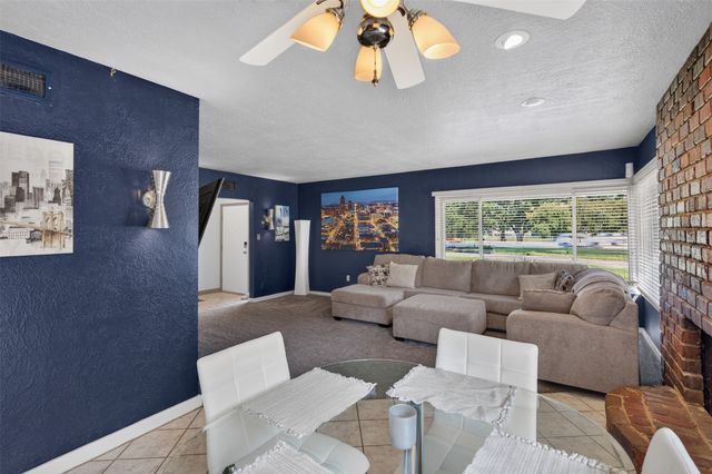 3724 Fleur Drive, Des Moines, IA 50321
