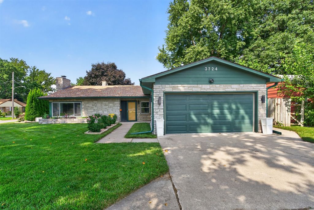 3724 Fleur Drive, Des Moines, IA 50321