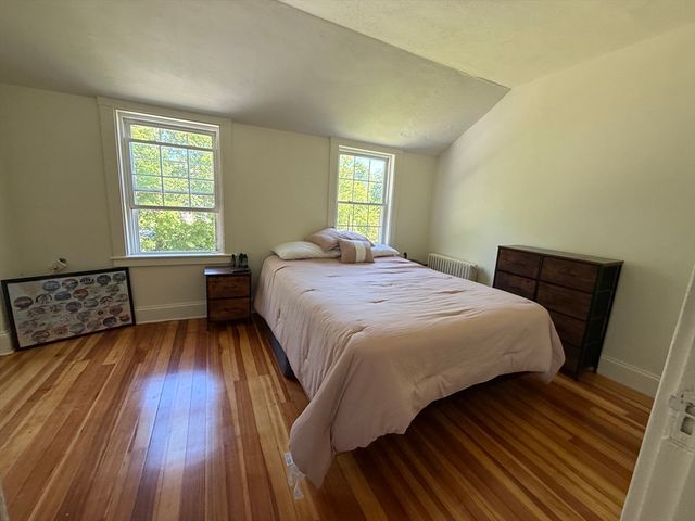 35 Spooner St, Plymouth, MA 02360