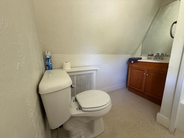 35 Spooner St, Plymouth, MA 02360