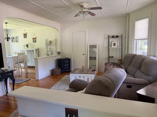 35 Spooner St, Plymouth, MA 02360