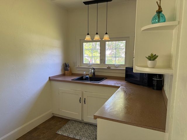 35 Spooner St, Plymouth, MA 02360