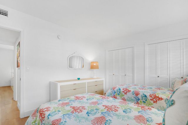 139 Sunrise Avenue 1090, Palm Beach, FL 33480