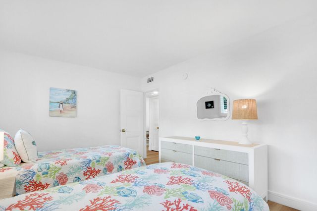 139 Sunrise Avenue 1090, Palm Beach, FL 33480