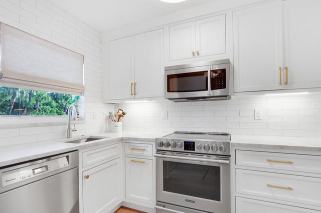 139 Sunrise Avenue 1090, Palm Beach, FL 33480