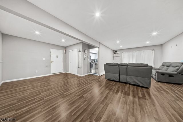 747 N Broad St 105, Elizabeth City, NJ 07208