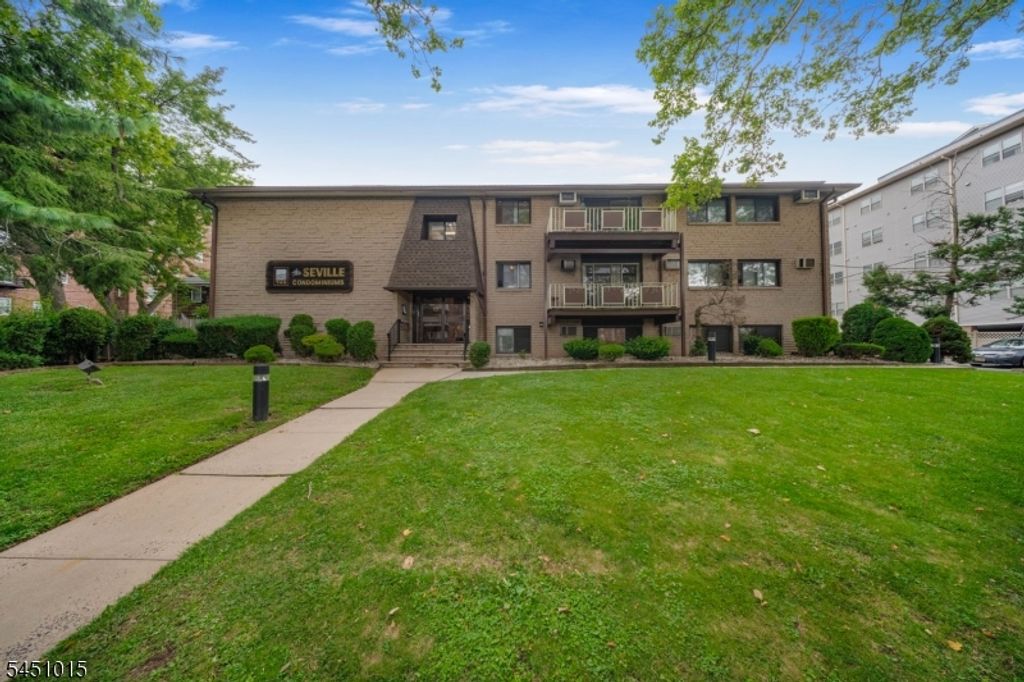 747 N Broad St 105, Elizabeth City, NJ 07208 — photo 2