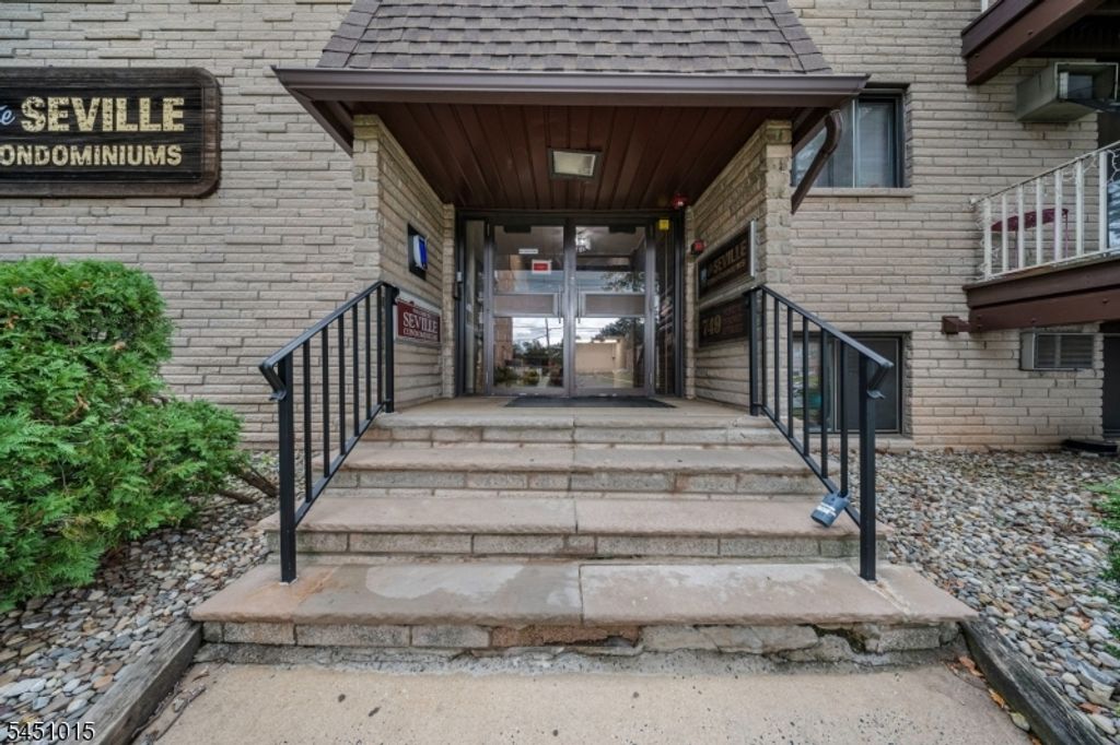 747 N Broad St 105, Elizabeth City, NJ 07208 — photo 3