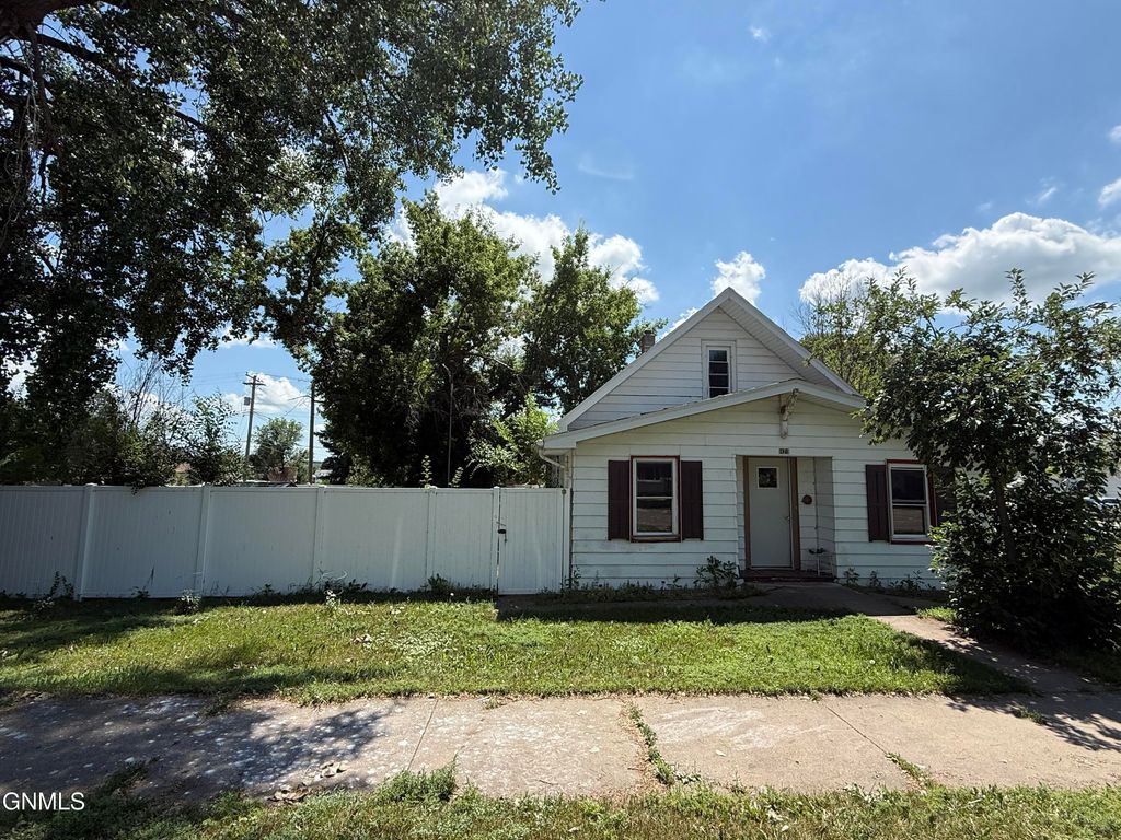 421 Main Street W, Beulah, ND 58523 photo 11