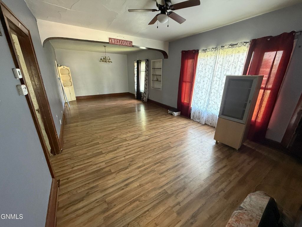 421 Main Street W, Beulah, ND 58523 photo 2