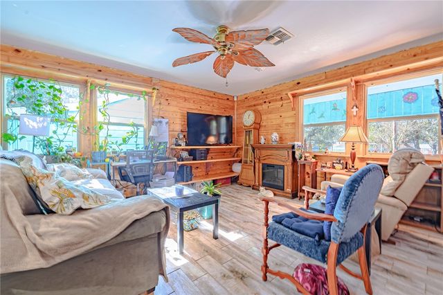 216 Steart St, Rockport, TX 78382