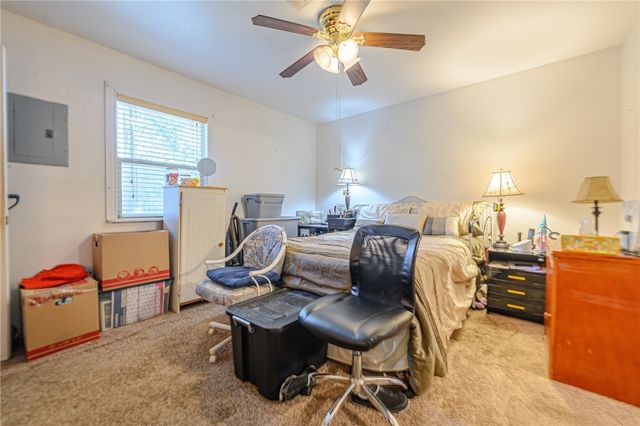 216 Steart St, Rockport, TX 78382