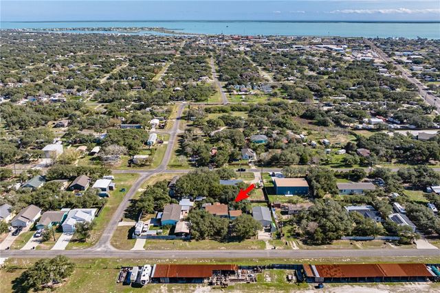 216 Steart St, Rockport, TX 78382