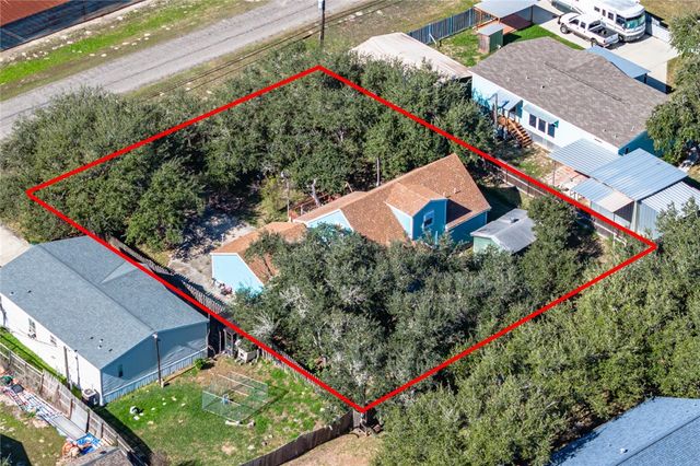 216 Steart St, Rockport, TX 78382