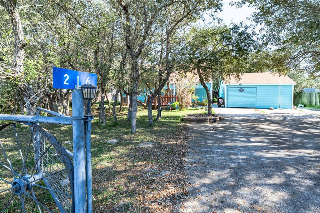 216 Steart St, Rockport, TX 78382