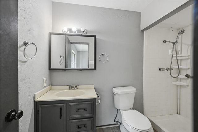 4819 Court Rd, Houston, TX 77053