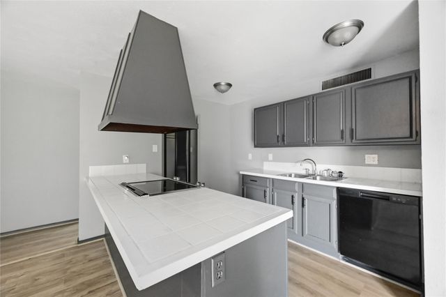 4819 Court Rd, Houston, TX 77053