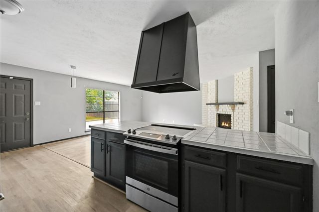 4819 Court Rd, Houston, TX 77053