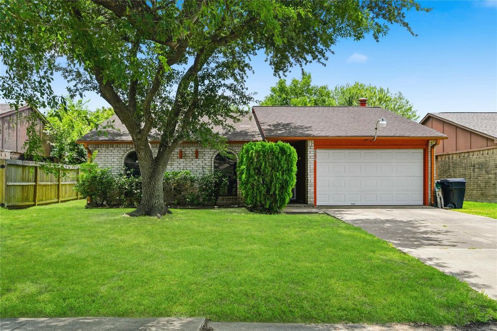 4819 Court Rd, Houston, TX 77053