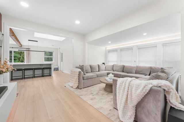 225 Page St, Avon, MA 02322