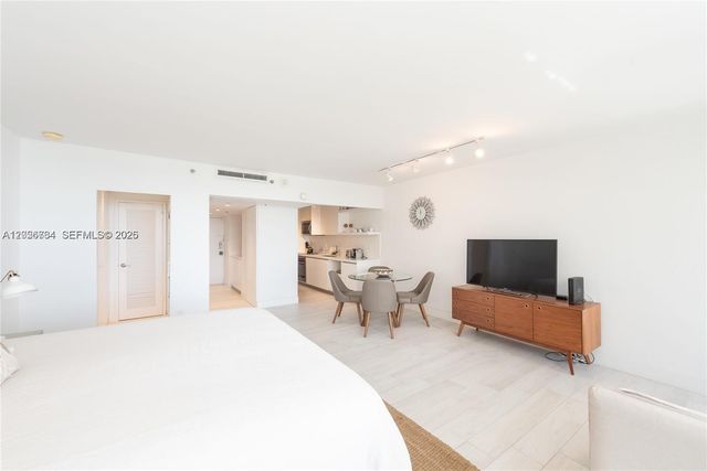 100 Lincoln Road 619, Miami Beach, FL 33139