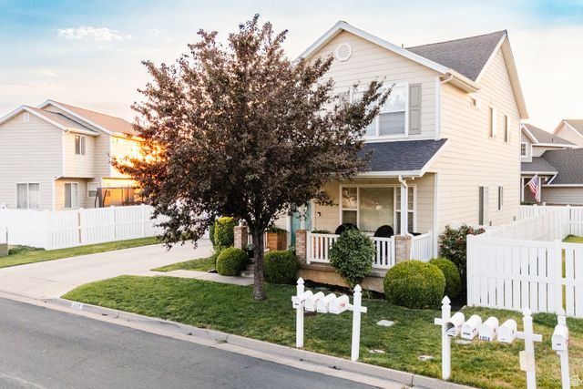 923 N KINGS CROSSING DR, Farmington, UT 84025