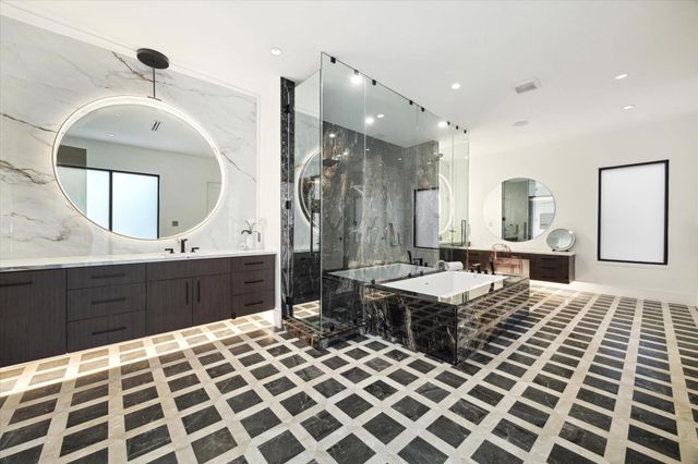 7 Lana Lane, Houston, TX 77027