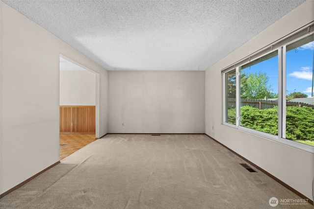 13021 SE 206th Place, Kent, WA 98031